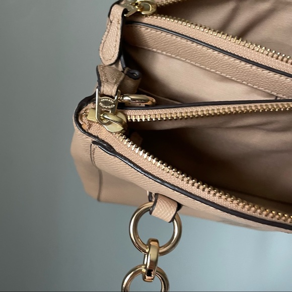 Coach
MINI CHRISTIE CARRYALL IN CROSSGRAIN LEATHER - beechwood - Picture 8 of 15